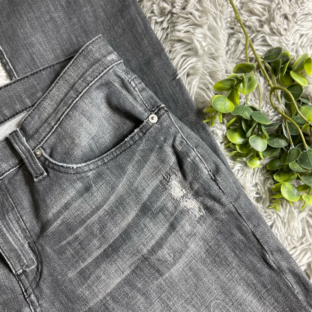 Hudson Skylar relaxed slim straight grey distressed jean. Tag=26, fit=28-29-30. - Picture 6 of 8
